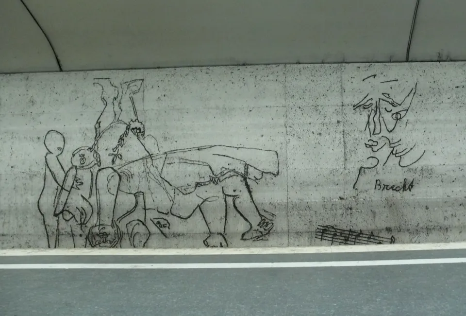 Image of Brecht's work in the train tunnel